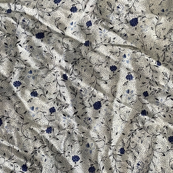 AMERICAN EAGLE OUTFITTERS Flower Design Wrap Around Skirt Size Medium - Picture 2 of 9